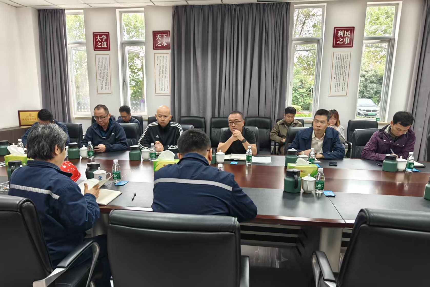10月20日雙流區(qū)政府黨組成員、自貿(mào)區(qū)管理局專職副局長傅成曦到成都三峰公司調(diào)研1.jpg